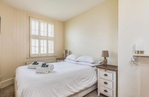 Selsey House | Charming Old Coastguards Cottage - Pass the Keys