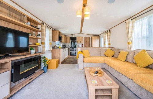 Pevensey Ski Chalet | Charming Pevensey Bay Beach Chalet