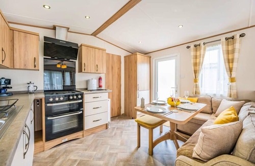 Pevensey Ski Chalet | Charming Pevensey Bay Beach Chalet