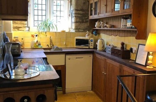 Bibury House | Charming riverside cottage. Opposite the famous Arlington Row!