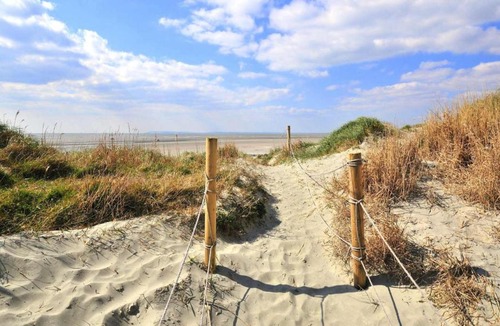 East Wittering House | Charming Seaside Cottage - 5-Min Walk to Beach