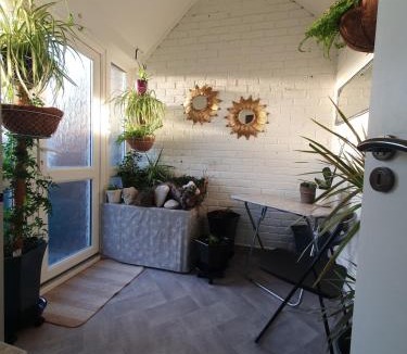 Latchmere Apartment | Charming Top-Floor Studio with Sunroom 8 Mins to Clapham Junction