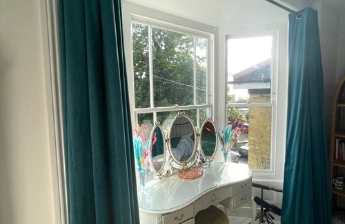 Ryde Cottage | Charming Victorian 4 Bed Cottage - Dog Friendly - Close to Town Centre and Beach