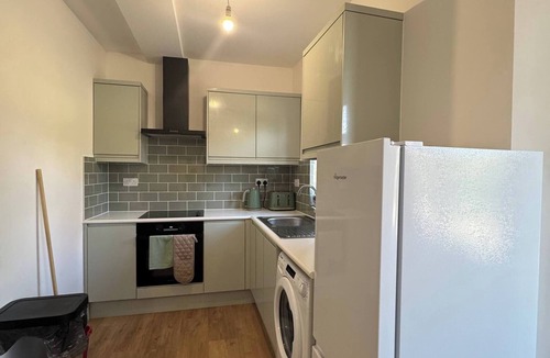 Wallington North Apartment | Charming Wallington Apartment with Hot Tub
