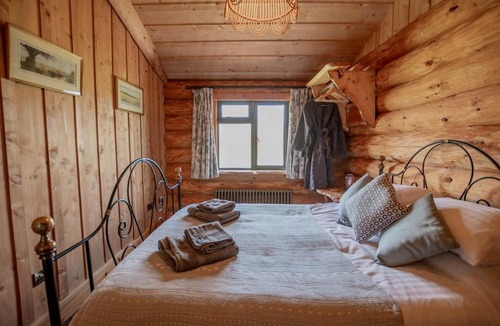 Upper Sapey House | Chestnut - Tedstone Log Cabins
