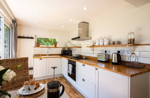 Helston Cottage | Chi Lowarth