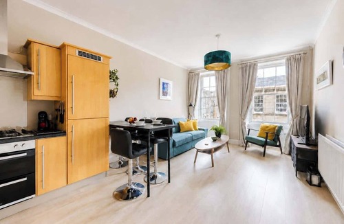 West End Apartment | Chic 2BR West End Edinburgh - Walk to Castle