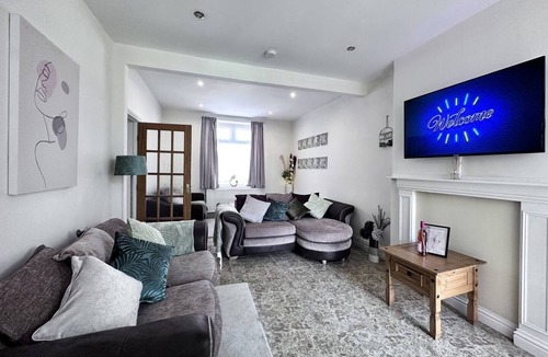 Pontypridd House | Chic Charming Classic 3bed w/Ensuite - Pontypridd