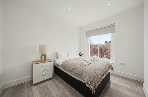 Abbey Road Apartment | Chic Designer 2BR Flat on Iconic Abbey Road