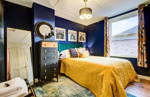 Wivenhoe House | Chic Pet-Friendly Cottage, Fireplace, Wivenhoe