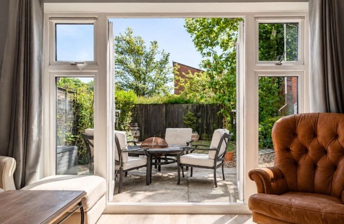 West Ilsley Apartment | Chilton Charm Modern 3BR Ideal for Long Stays