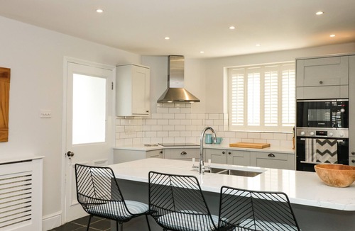 Hope-Cove Cottage | CINDY'S RETREAT, pet friendly, with a garden in Hope Cove