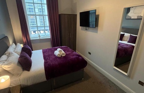 RopeWalks Apartment | City Centre 4 Bedroom Apartment with Terrace Sleeps 10 by StaySavvy Accommodation