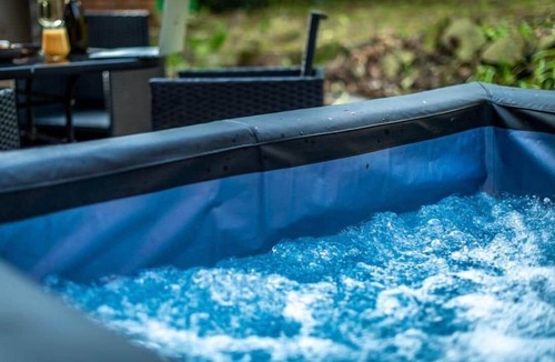 Wolverhampton House | City Centre House with Hot Tub