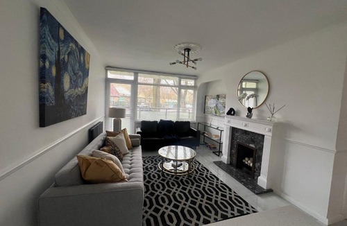 Latchmere Apartment | Clapham Oasis: Relax & Explore!