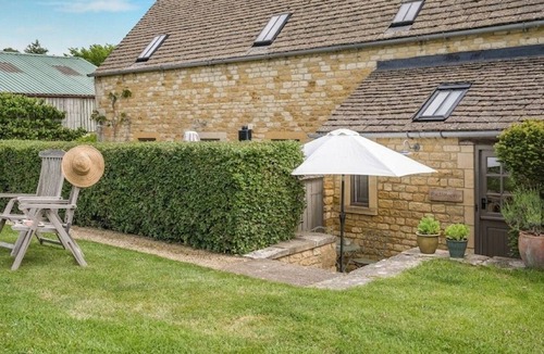 Lower Oddington Cottage | Claytons Hideaway - Countryside, Romantic 1 bed Cottage, Near Stow-on-the-Wold.