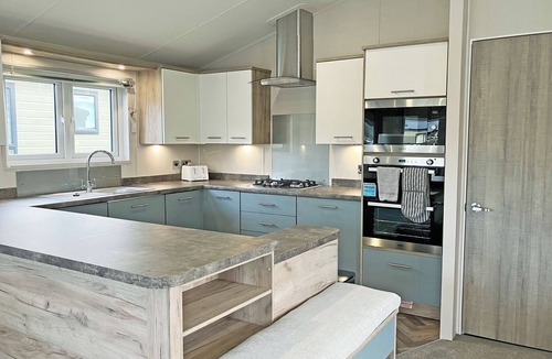Low Gate Ski Chalet | Clearwater Pet Friendly (No Hot Tub)