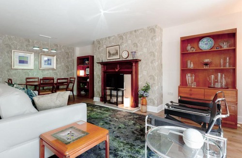 Stoke Bishop Apartment | Clifton Downs Views Refined 2-bed Flat