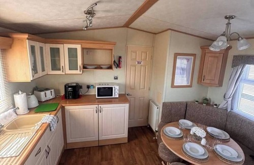 Ingoldmells House | Coastfields MC27 3-bedroom caravan in quaint Ingoldmells perfect for families
