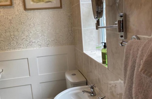 Winestead Bed & Breakfast | Cobweb Cottage