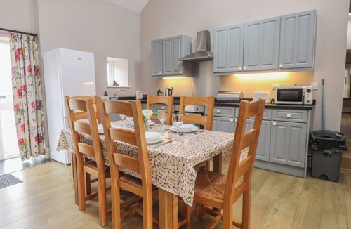Dinas Cottage | Coetsiws