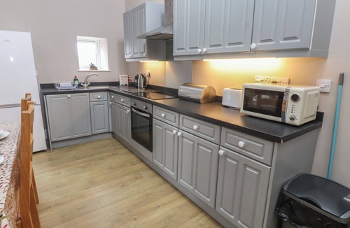 Dinas Cottage | Coetsiws