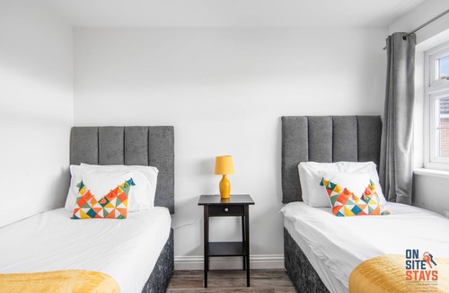 Gravesend House | Comfort & Luxury, Spacious 3-BR Contractor House | On Site Stays Gravesend