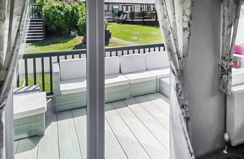 Hexham House | Comfortable 12ft-wide caravan with one double and two twin.