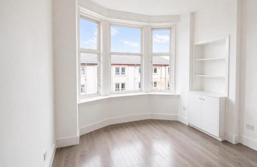 Paisley Apartment | Comfortable 2-Bed Flat with Free Parking