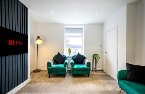 Healey Lane Apartment | Comfortable 2 Bed Home in Batley - Sleeps 3