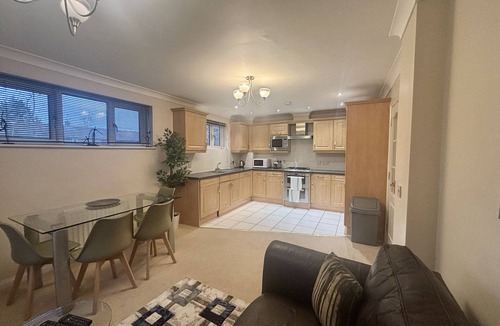 Bracknell Apartment | Comfortable 2 Bedroom Apartment in Bracknell