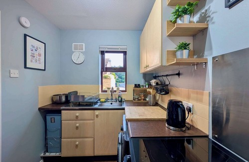 Bracknell House | Comfortable 2bed house in Bracknell