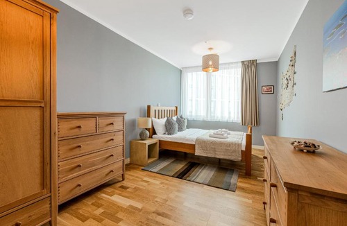 Stratford Apartment | Comfortable 2BR with balcony in Stratford, 3min DLR