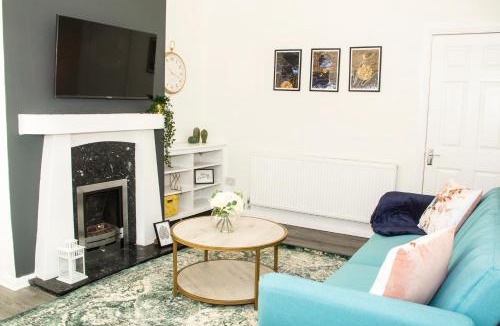 Trafford Apartment | Comfortable 3 bed house