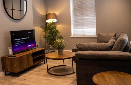 Stevenage Apartment | Comfortable 3 bed house in central location, Stevenage