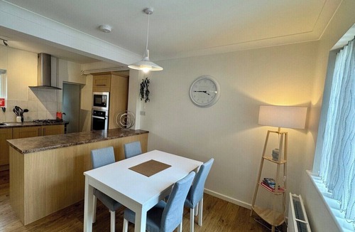 Kidlington House | Comfortable 3BR house-parking close to city centre