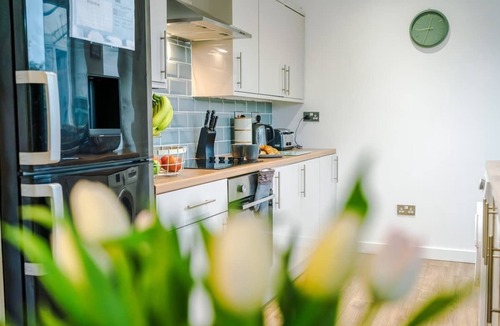 Ewloe House | Comfortable 3BR Sleeps 6 | Contractor Stays