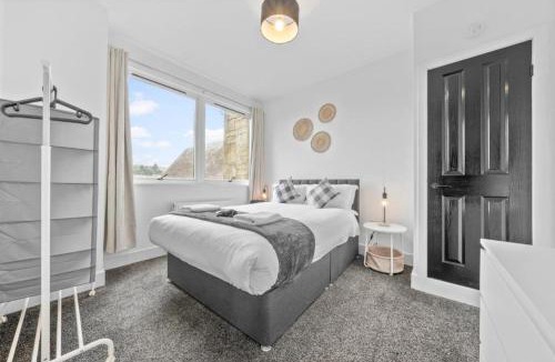 Hawick House | Comfortable 4-Bed Apartment in Hawick with Fast WiFi