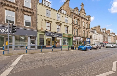 Hawick House | Comfortable 4-Bed Apartment in Hawick with Fast WiFi