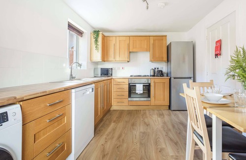 Long Eaton House | Comfortable 4 Bed Townhouse - Sleeps 9, Private Garden, Free Parking