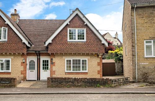 Castle Cary House | Comfortable Cottage with Decking in Castle Cary