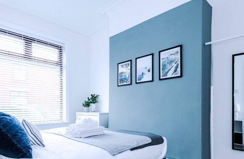Ashton-under-Lyne House | Comfortable 4 bedroom home