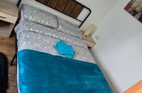 Beddington South House | Comfortable London Room Modern Well Equipped