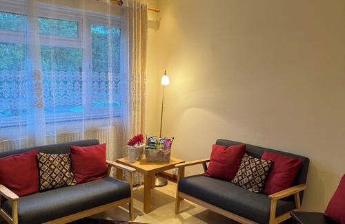 Sutton North Apartment | Comfortable Maisonette (Flat) in London