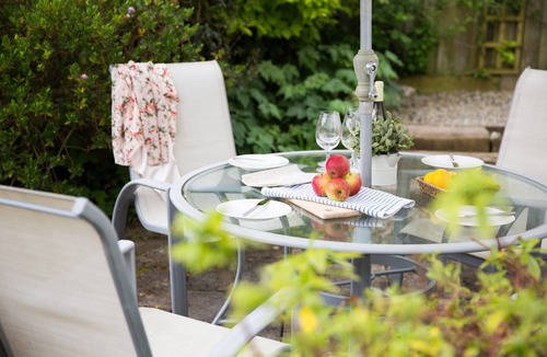 Padstow House | Comfortable Pet Friendly Home in quiet location close to beaches & amenities