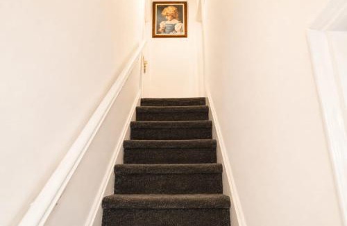 Wolverhampton House | Comfortable Room with TV and Fast Wi-Fi