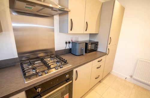 Blacon Apartment | Comfortable Short Stay and Long Stay Home in Chester - Parking & WiFi available