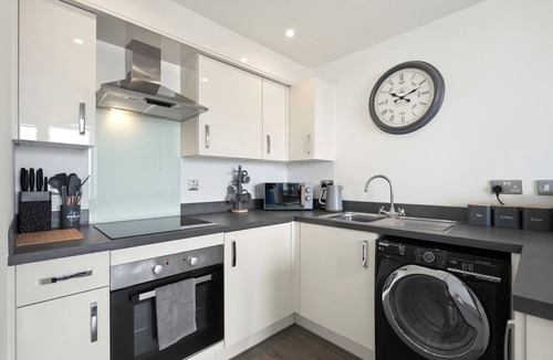 Coventry Apartment | Comfortable Stay | Fast Wi-Fi | Near Train Station | Sleeps 3