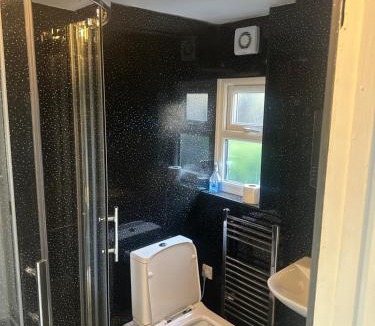 Basildon House | Comfortable Stay With Garden View Near Long Riding