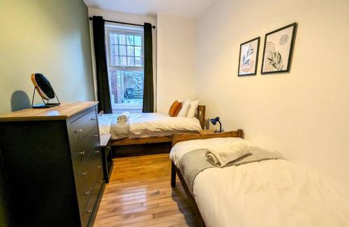 Westoe Apartment | Comforting 2 Br Flat For Workers, Friends & Family